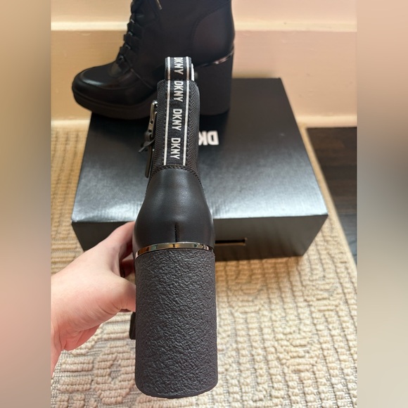 DKNY Women’s Toia Lace Up Zipper Combat Boots Black Size 7 New In Box - Picture 5 of 10